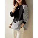 The Outer Singles Love The Anti-Age Model Asymmetric Stripes Spliced Bat Tucked Loose Collar Collar Collar Coat On The Head Of The Woman HZ1220